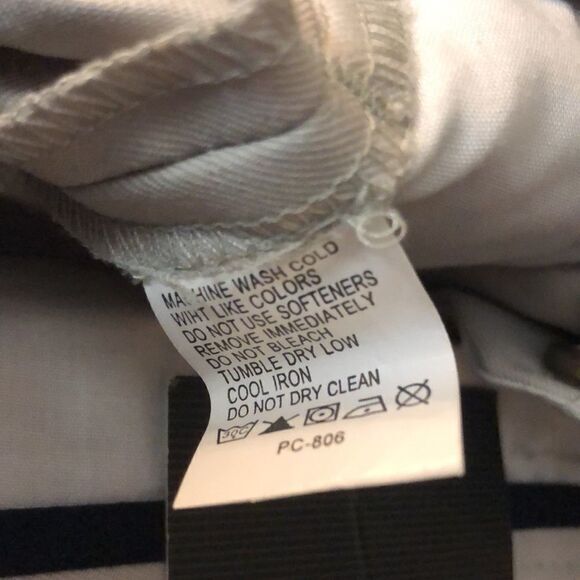 Van Heusen microfiber wrinkle resistant stain shield pleated shorts NWT Size 32 - Picture 6 of 6